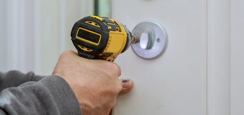 Street Locksmith For Smart Lock Repair in Irvine, CA